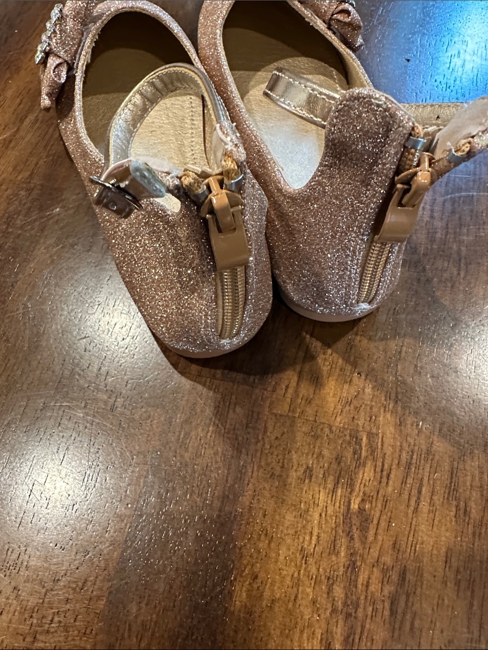NWOT Girls Glitter Ankle-Strap Flats with Rhinestone Bow - Rose Gold Size 4 - Picture 3 of 4